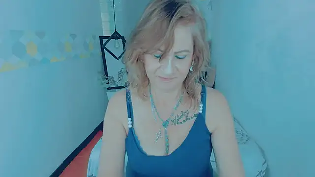 ScarletHoot  online show from 20, 1, 2025