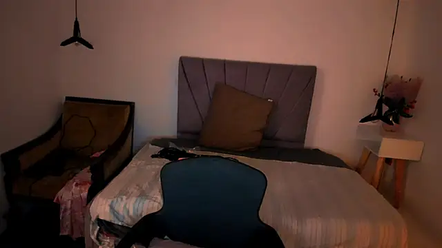 ScarletHoot  online show from 27, 5, 2026