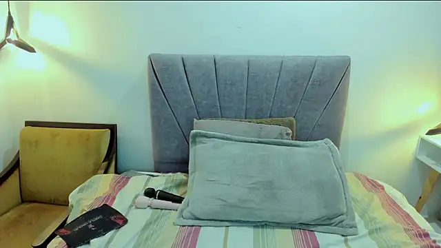 Snapshot of ScarletHoot_ chatting on 17, 7, 2026 ScarletHoot online show from 17, 7, 2026