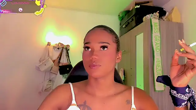 Snapshot of naomy__xx chatting on 27, 5, 2026 naomy xx online show from 27, 5, 2026