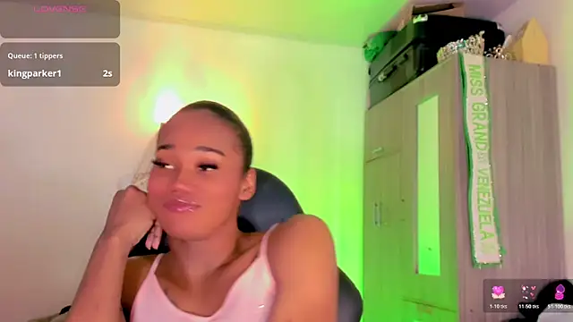 Snapshot of naomy__xx chatting on 29, 5, 2026 naomy xx online show from 29, 5, 2026