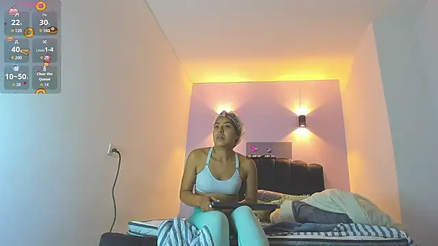 Sofia Clauss  online show from 21, 10, 2025