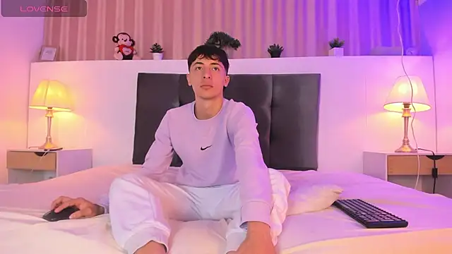 Snapshot of AlessandroDybala chatting on 31, 12, 2024 AlessandroDybala online show from 31, 12, 2024