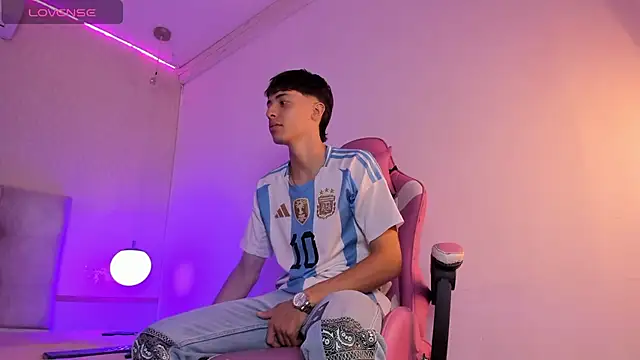 Snapshot of AlessandroDybala chatting on 28, 1, 2025 AlessandroDybala online show from 28, 1, 2025