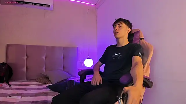 Snapshot of AlessandroDybala chatting on 4, 3, 2025 AlessandroDybala online show from 4, 3, 2025