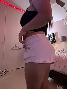 DarianaGuzz online show from 28, 2, 2025