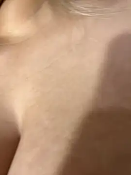 DarianaGuzz online show from 12, 10, 2025