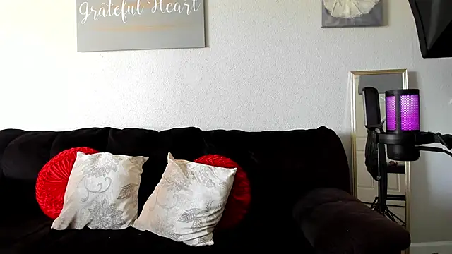 yiauana online show from 12, 3, 2025