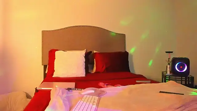 yiauana online show from 1, 12, 2025