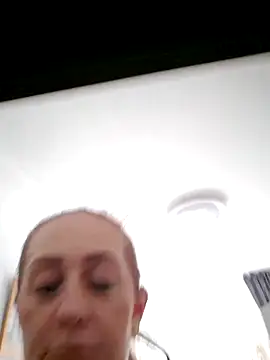 AvaLloyd online show from 25, 2, 2025