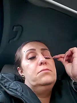 AvaLloyd online show from 3, 3, 2025