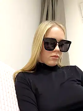 Snapshot of Little_Forest_ELF chatting on 4, 12, 2024 Little Forest ELF online show from 4, 12, 2024