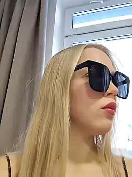 Snapshot of Little_Forest_ELF chatting on 20, 12, 2024 Little Forest ELF online show from 20, 12, 2024