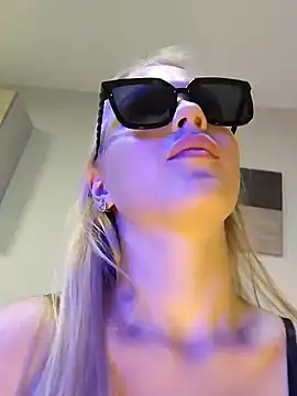 Snapshot of Little_Forest_ELF chatting on 20, 12, 2024 Little Forest ELF online show from 20, 12, 2024