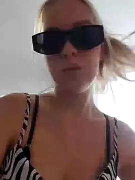 Snapshot of Little_Forest_ELF chatting on 23, 1, 2025 Little Forest ELF online show from 23, 1, 2025