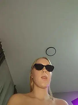 Snapshot of Little_Forest_ELF chatting on 7, 2, 2025 Little Forest ELF online show from 7, 2, 2025