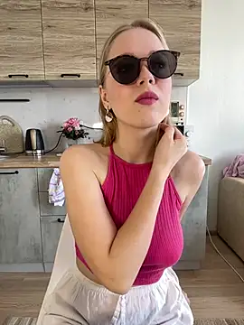 Snapshot of Little_Forest_ELF chatting on 20, 3, 2025 Little Forest ELF online show from 20, 3, 2025