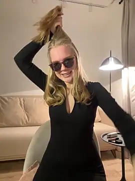 Snapshot of Little_Forest_ELF chatting on 15, 10, 2025 Little Forest ELF online show from 15, 10, 2025