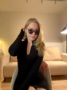 Snapshot of Little_Forest_ELF chatting on 26, 10, 2025 Little Forest ELF online show from 26, 10, 2025