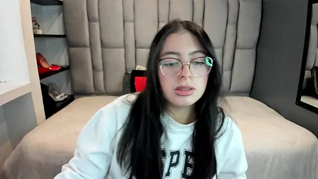 Snapshot of MiaWils_ chatting on 18, 6, 2026 MiaWils online show from 18, 6, 2026