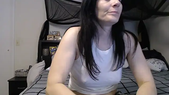 Snapshot of CrystalLakeXO chatting on 19, 6, 2026 CrystalLakeXO online show from 19, 6, 2026