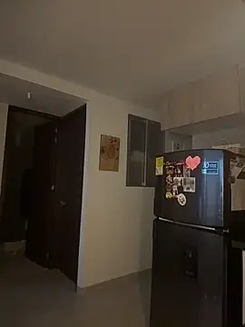 SaraParisi online show from 4, 12, 2025