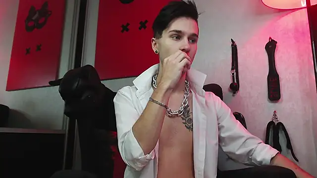 Joseph  Quinn online show from 21, 1, 2025