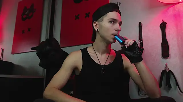 Joseph  Quinn online show from 1, 2, 2025