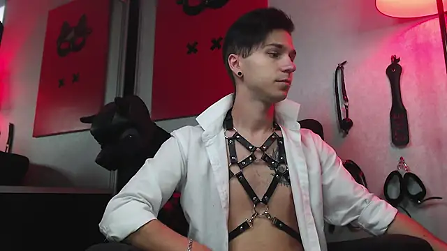 Joseph  Quinn online show from 1, 3, 2025