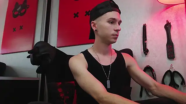 Joseph  Quinn online show from 9, 3, 2025