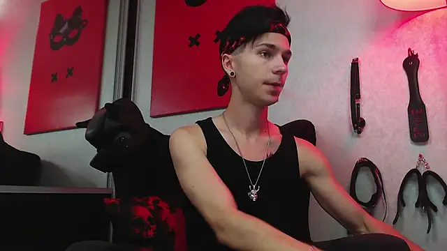 Joseph  Quinn online show from 20, 3, 2025