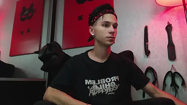 Joseph  Quinn online show from 22, 3, 2025