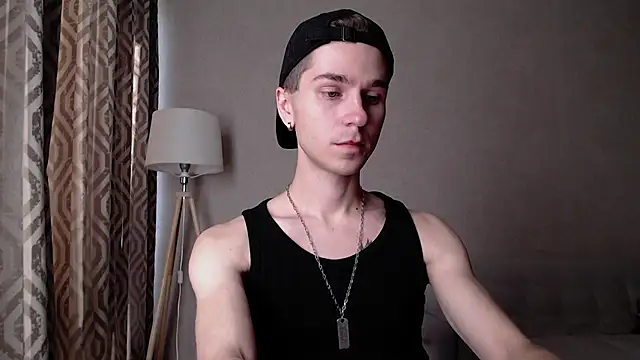 Joseph  Quinn online show from 2, 10, 2025