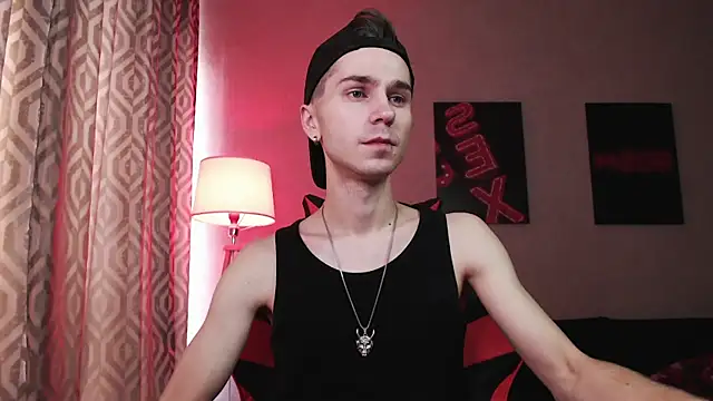 Joseph  Quinn online show from 18, 10, 2025