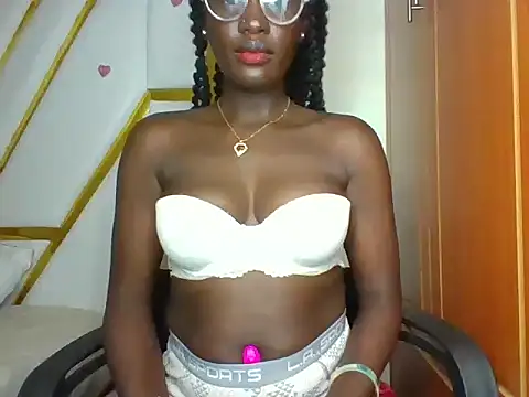 Snapshot of cutesmiling chatting on 18, 1, 2025 cutesmiling online show from 18, 1, 2025