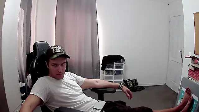 Snapshot of PKrisztian chatting on 9, 10, 2025 PKrisztian online show from 9, 10, 2025