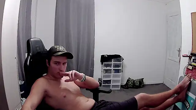 Snapshot of PKrisztian chatting on 27, 10, 2025 PKrisztian online show from 27, 10, 2025