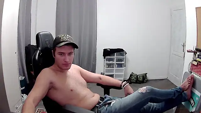 Snapshot of PKrisztian chatting on 28, 10, 2025 PKrisztian online show from 28, 10, 2025