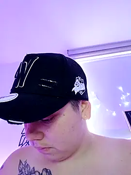 Snapshot of aron_lettone01 chatting on 19, 9, 2025 aron lettone01 online show from 19, 9, 2025