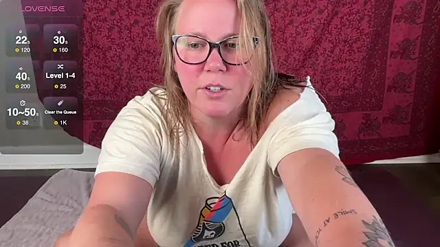 Snapshot of GlitterKitty108 chatting on 19, 10, 2025 GlitterKitty108 online show from 19, 10, 2025