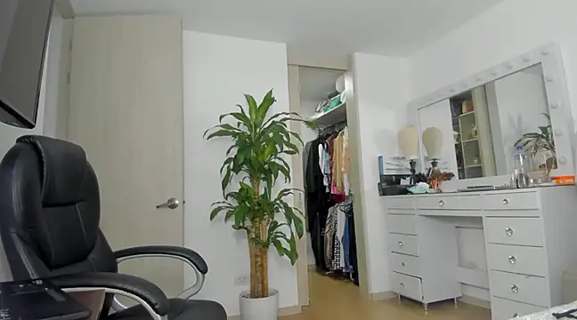 Snapshot of charlotte_tiller chatting on 24, 12, 2024 charlotte tiller online show from 24, 12, 2024