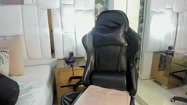 lia mariana online show from 3, 2, 2026