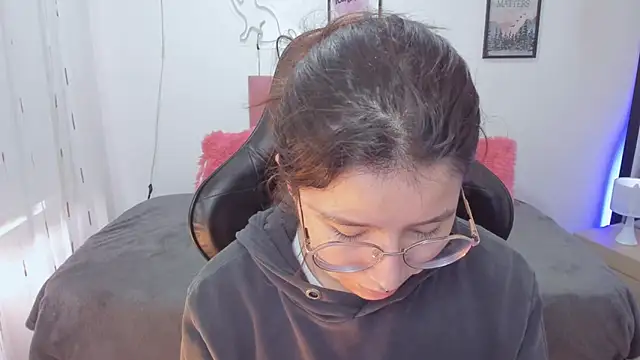 Amy joones online show from 10, 11, 2025