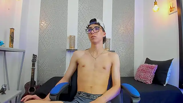 Snapshot of Nikolay_Gregori chatting on 25, 2, 2025 Nikolay Gregori online show from 25, 2, 2025