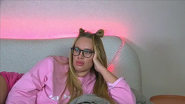 MariaNeumann online show from 26, 2, 2025