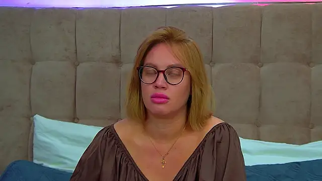 MariaNeumann online show from 13, 9, 2025