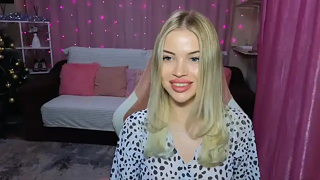 Snapshot of EmmyMills chatting on 5, 12, 2024 EmmyMills online show from 5, 12, 2024