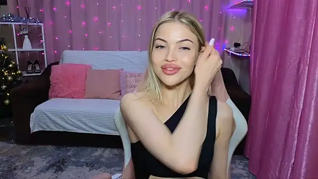 Snapshot of EmmyMills chatting on 13, 12, 2024 EmmyMills online show from 13, 12, 2024