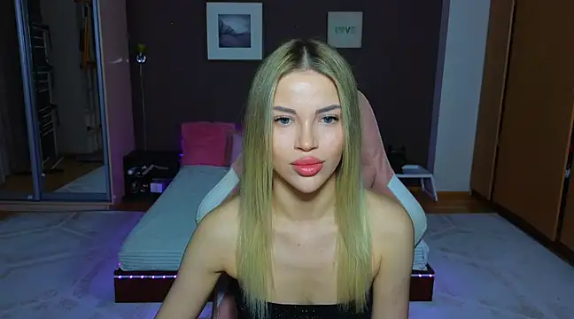 Snapshot of EmmyMills chatting on 19, 1, 2025 EmmyMills online show from 19, 1, 2025