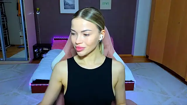 Snapshot of EmmyMills chatting on 27, 1, 2025 EmmyMills online show from 27, 1, 2025